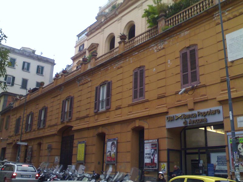 facciata palazzo belsorano a napoli